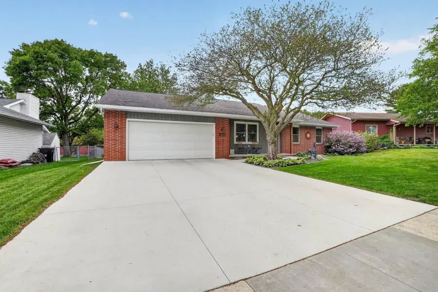 2824 Fandre Drive, Cedar Falls, IA 50613 - #2