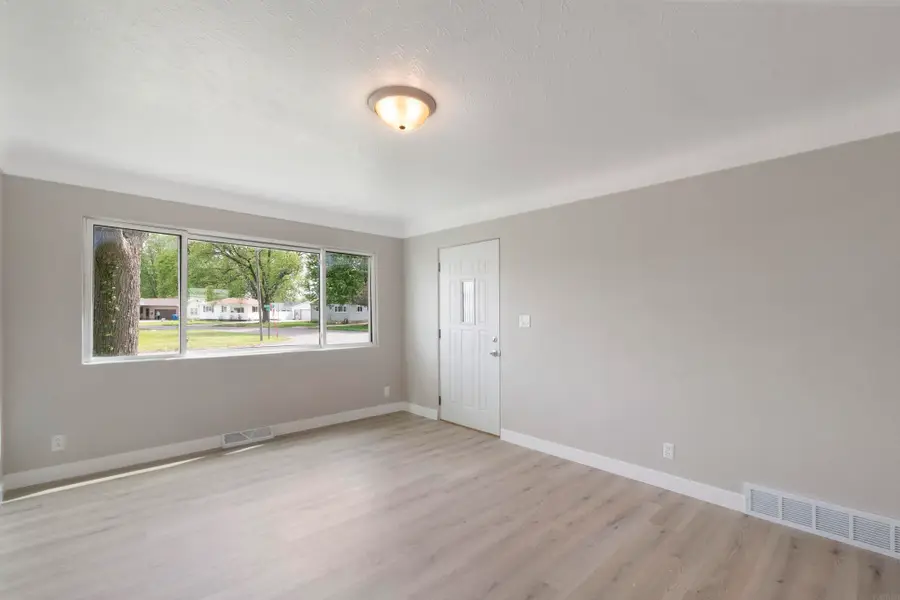 1424 Sager Avenue, Waterloo, IA 50701 - #3