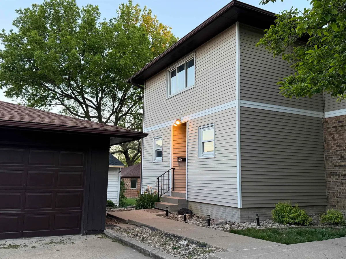 2122 Bicentennial Drive, Cedar Falls, IA 50613 - #1