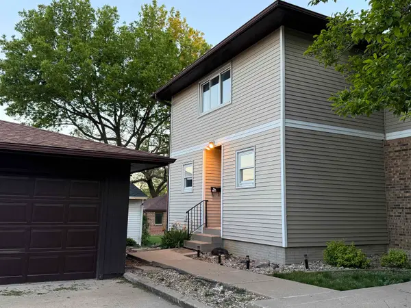 2122 Bicentennial Drive, Cedar Falls, IA 50613