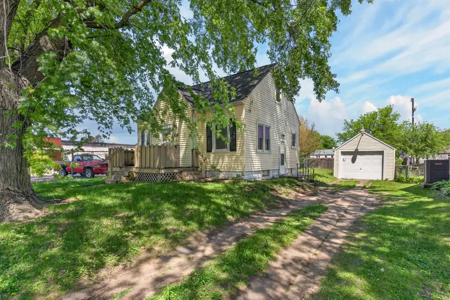 928 W Parker Street, Waterloo, IA 50703 - #2