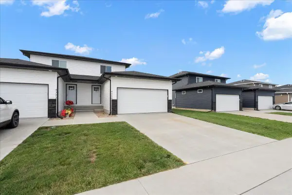 4332 S Mourning Dove Drive, Waterloo, IA 50702