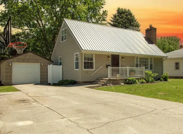 107 SW Sunset Street, Waverly, IA 50677