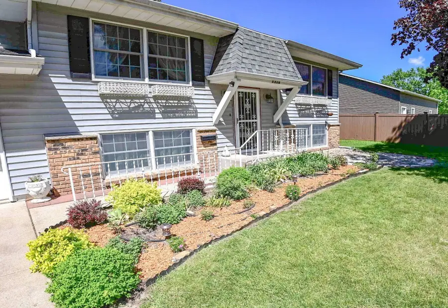1328 N 5th Street, Manchester, IA 52057 - #2
