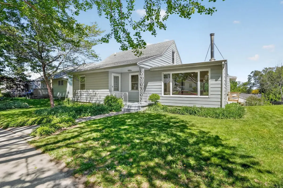 1115 W 10th Street, Cedar Falls, IA 50613 - #1