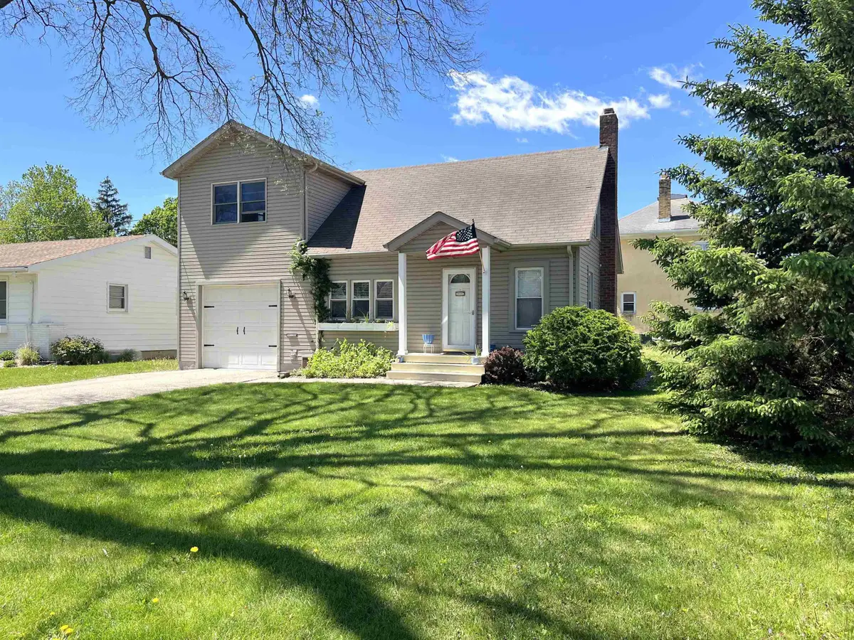 215 East Street, Decorah, IA 52101 - #1