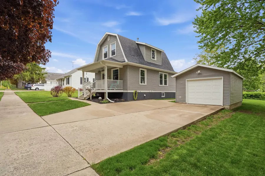 330 S Walnut Avenue, New Hampton, IA 50659 - #2