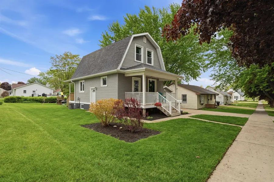 330 S Walnut Avenue, New Hampton, IA 50659 - #3