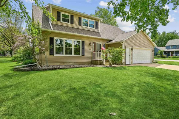 1211 Country Meadows Drive, Waverly, IA 50677
