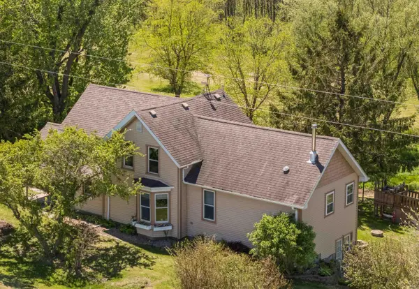 1285 Frankville Road, Decorah, IA 52101