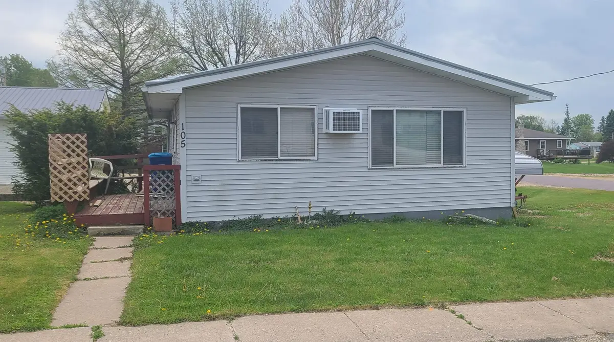 105 W Niagara Street, Garnavillo, IA 52049 - #1
