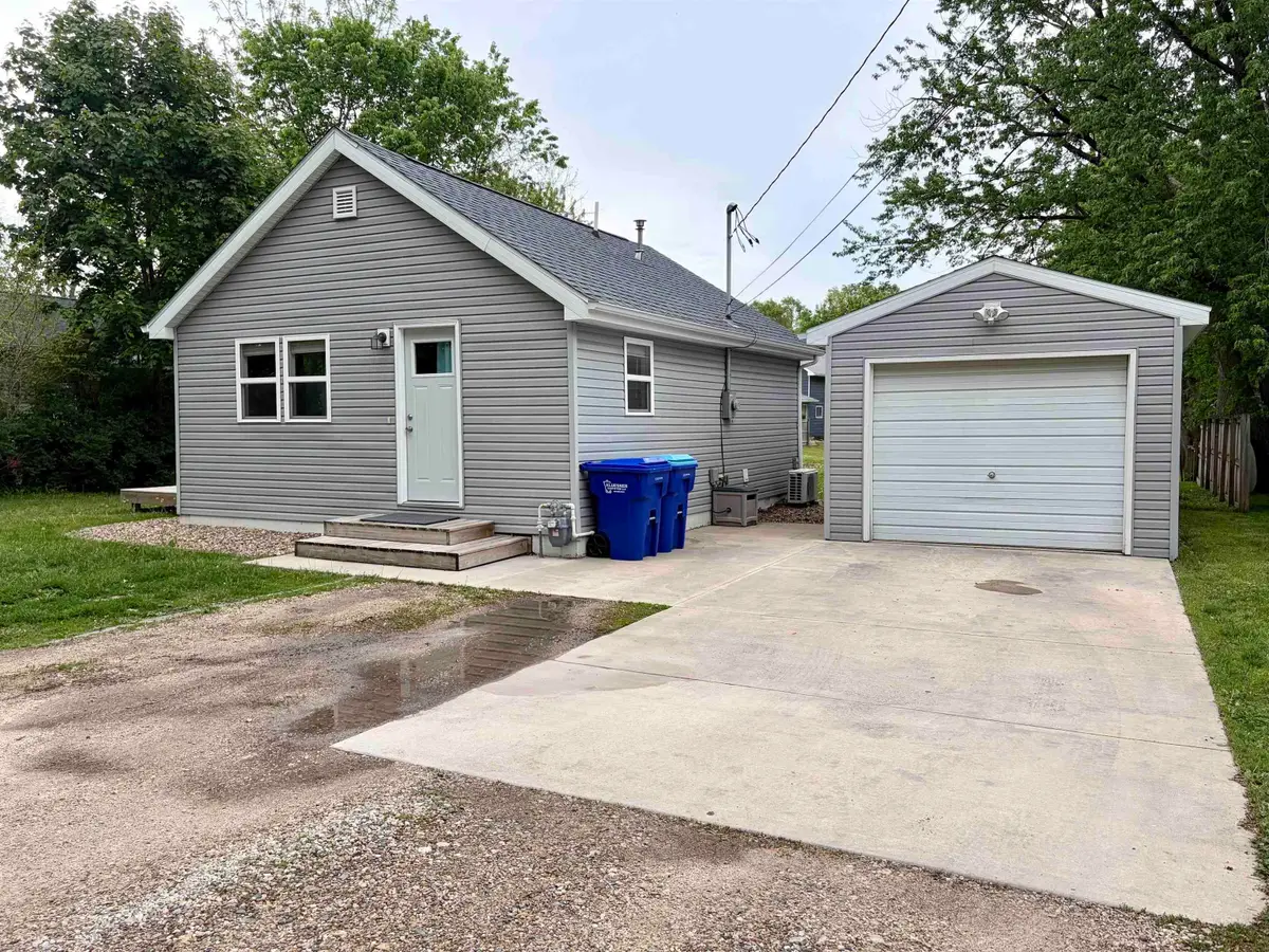 400 SE 8th Avenue, Independence, IA 50644 - #1