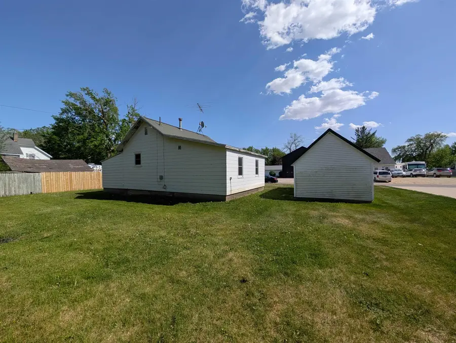 220 SE 4th Avenue, Cresco, IA 52136 - #2