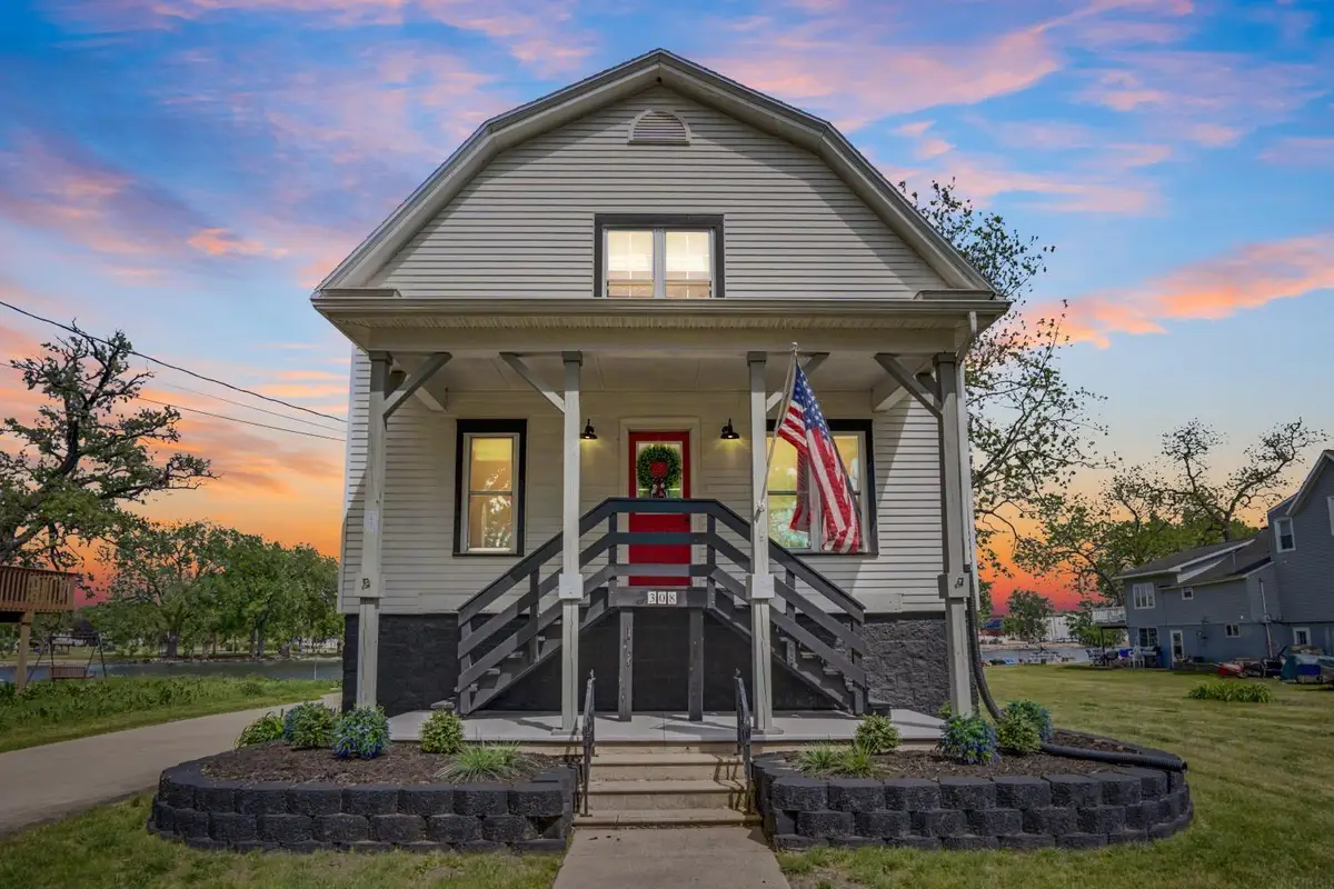 308 NW 4th Avenue, Independence, IA 50644 - #1