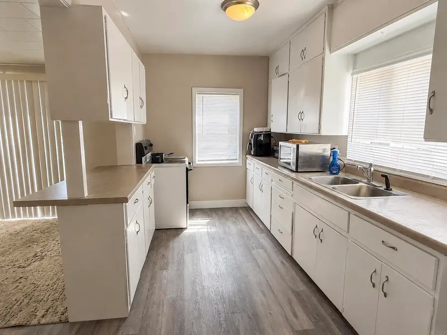 920 W 2nd Street, Cedar Falls, IA 50613 - #2