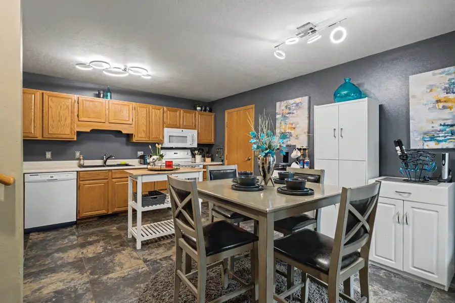 1516 Aspen Drive, Waterloo, IA 50701 - #3