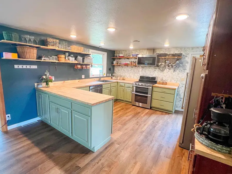 1106 Main Street, Elgin, IA 52141 - #3