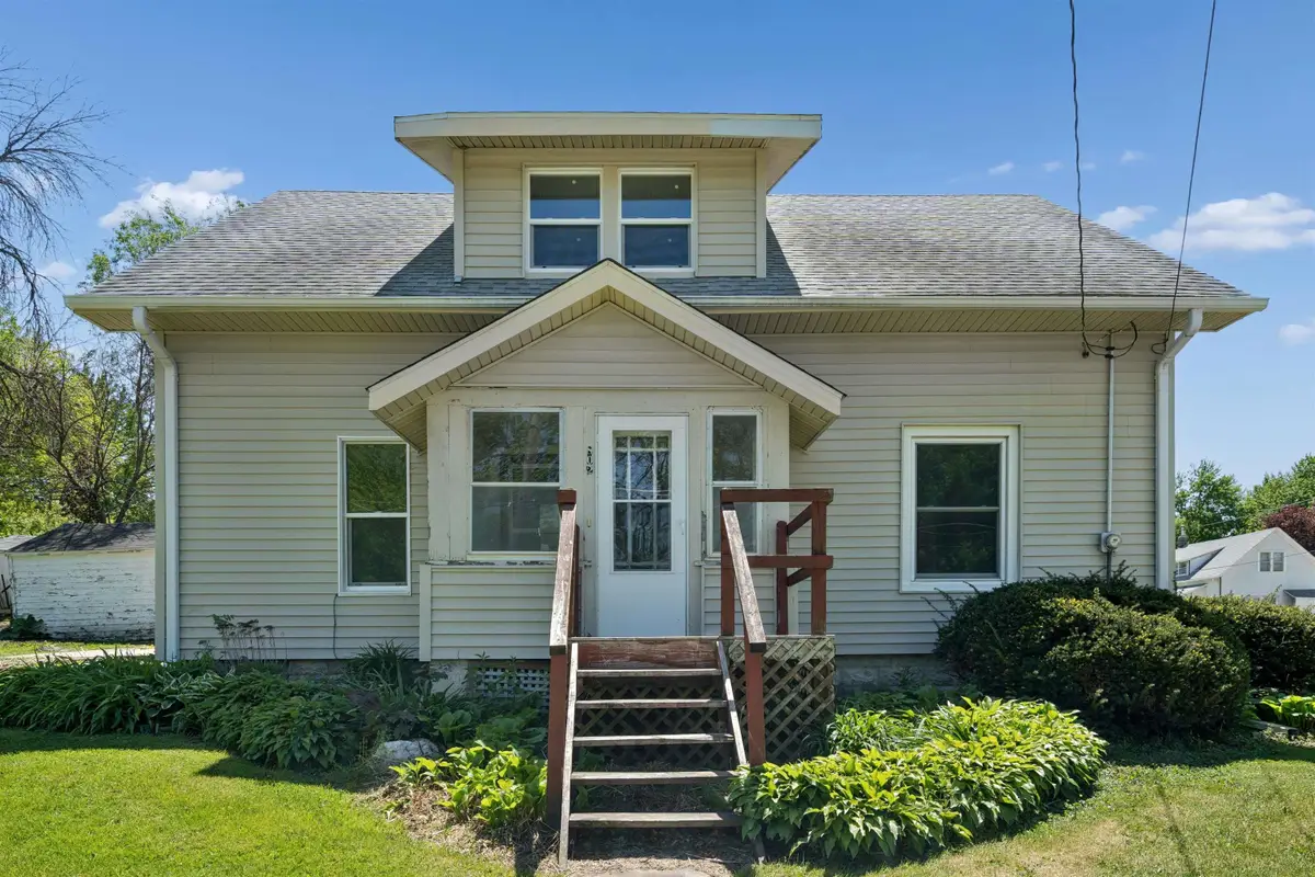 802 Railroad Street, Parkersburg, IA 50605 - #1