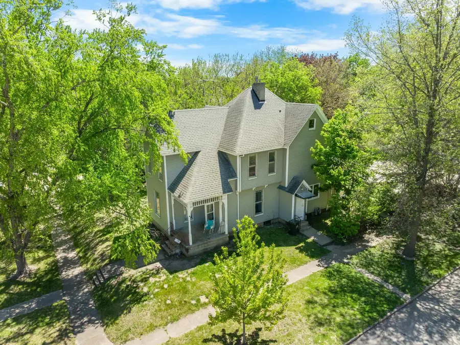 526 W 8th Street, Cedar Falls, IA 50613 - #2