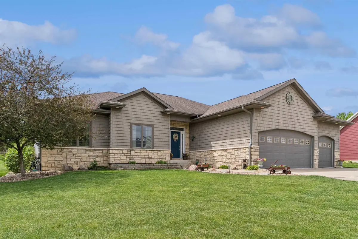 2709 Falcon Lane, Cedar Falls, IA 50613 - #1