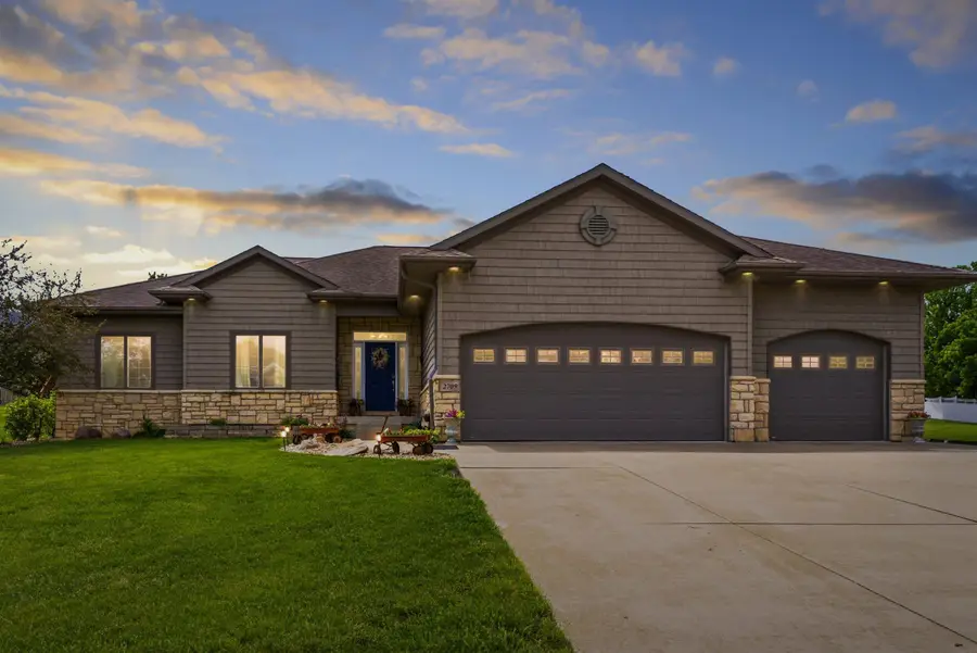2709 Falcon Lane, Cedar Falls, IA 50613 - #2