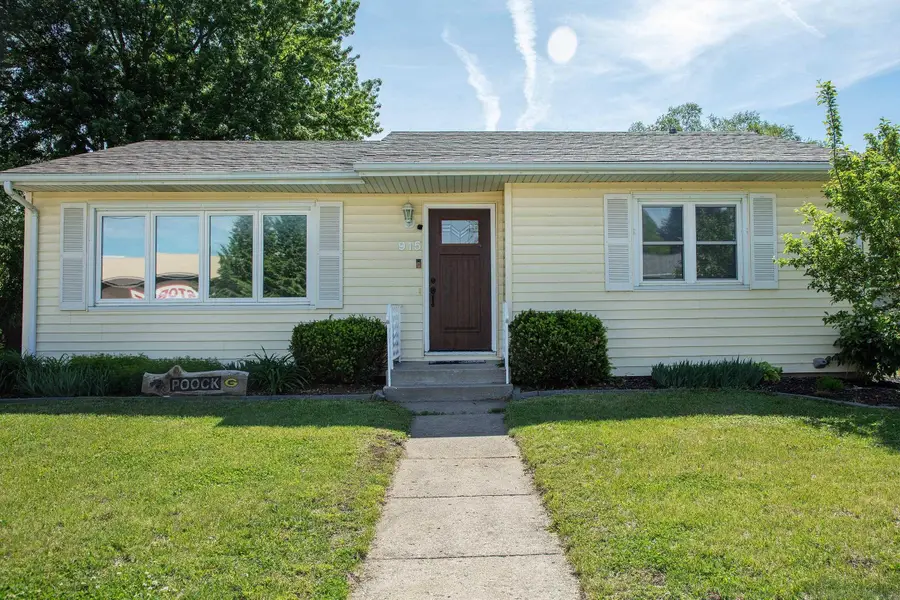 915 SW 1st Street, Waverly, IA 50677 - #2