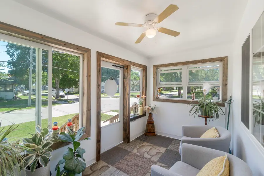 1324 W 6th Street, Waterloo, IA 50702 - #3