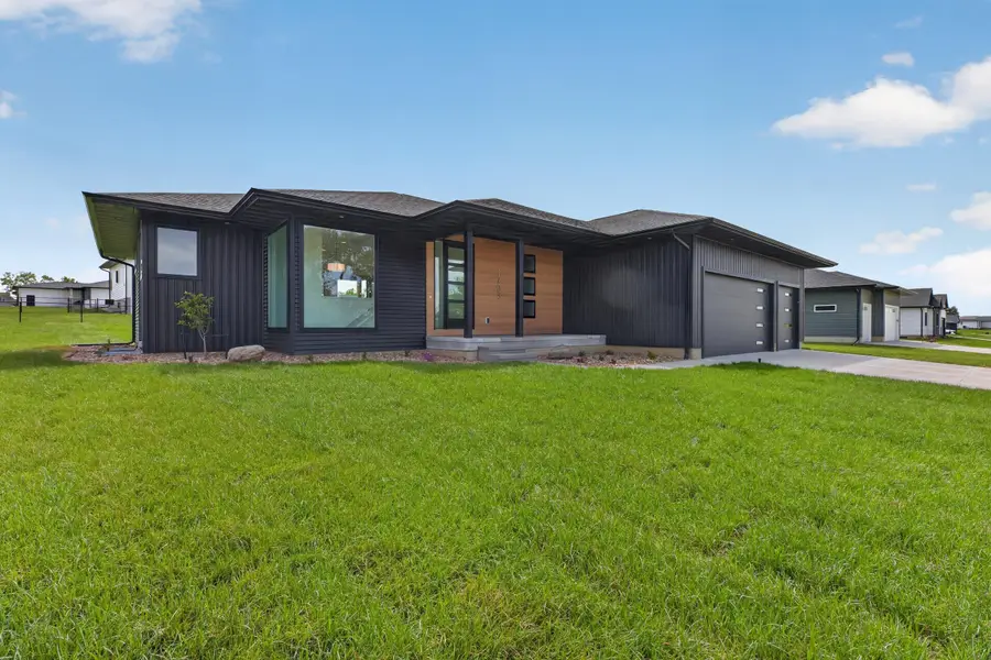 1703 Red Tail Drive, Waterloo, IA 50701 - #2