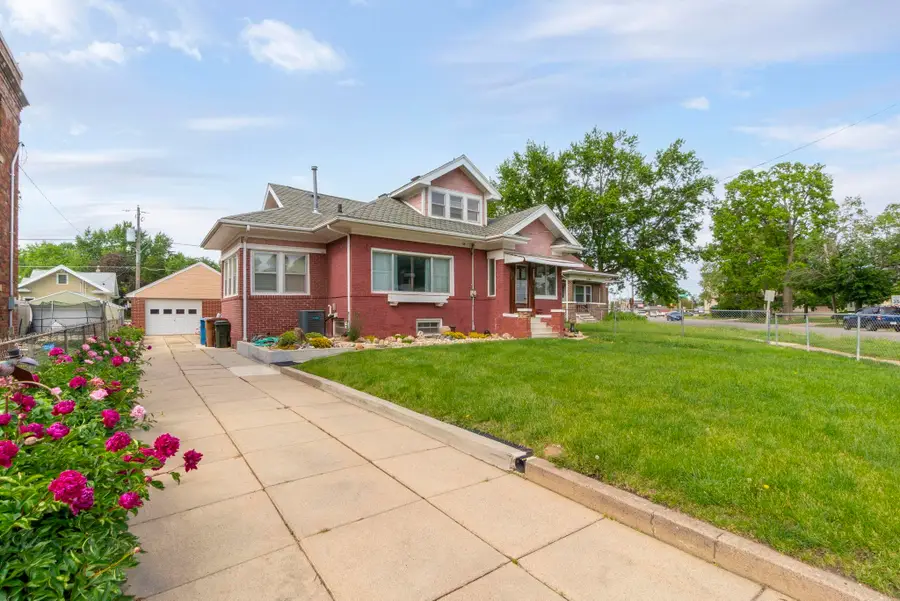 1810 W 4th Street, Waterloo, IA 50701 - #2