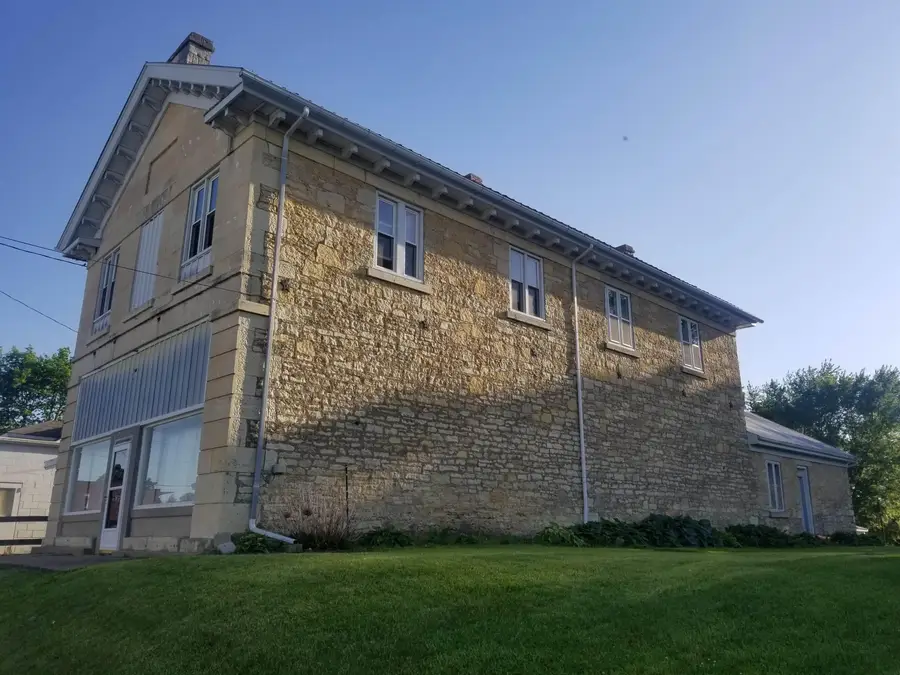 412 Main Street, Colesburg, IA 52035 - #2