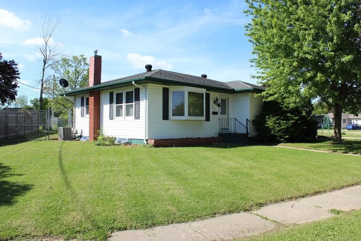 204 Charles Street, Charles City, IA 50616 - #1