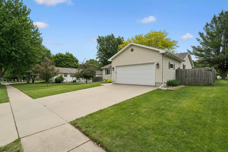 2303 NW 1st Avenue, Waverly, IA 50677 - #2