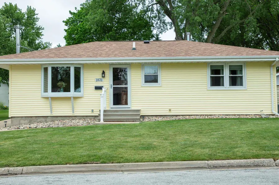 1831 4th Ave Nw, Waverly, IA 50677 - #2