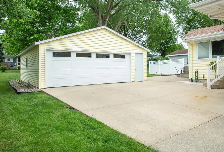 1831 4th Ave Nw, Waverly, IA 50677 - #3