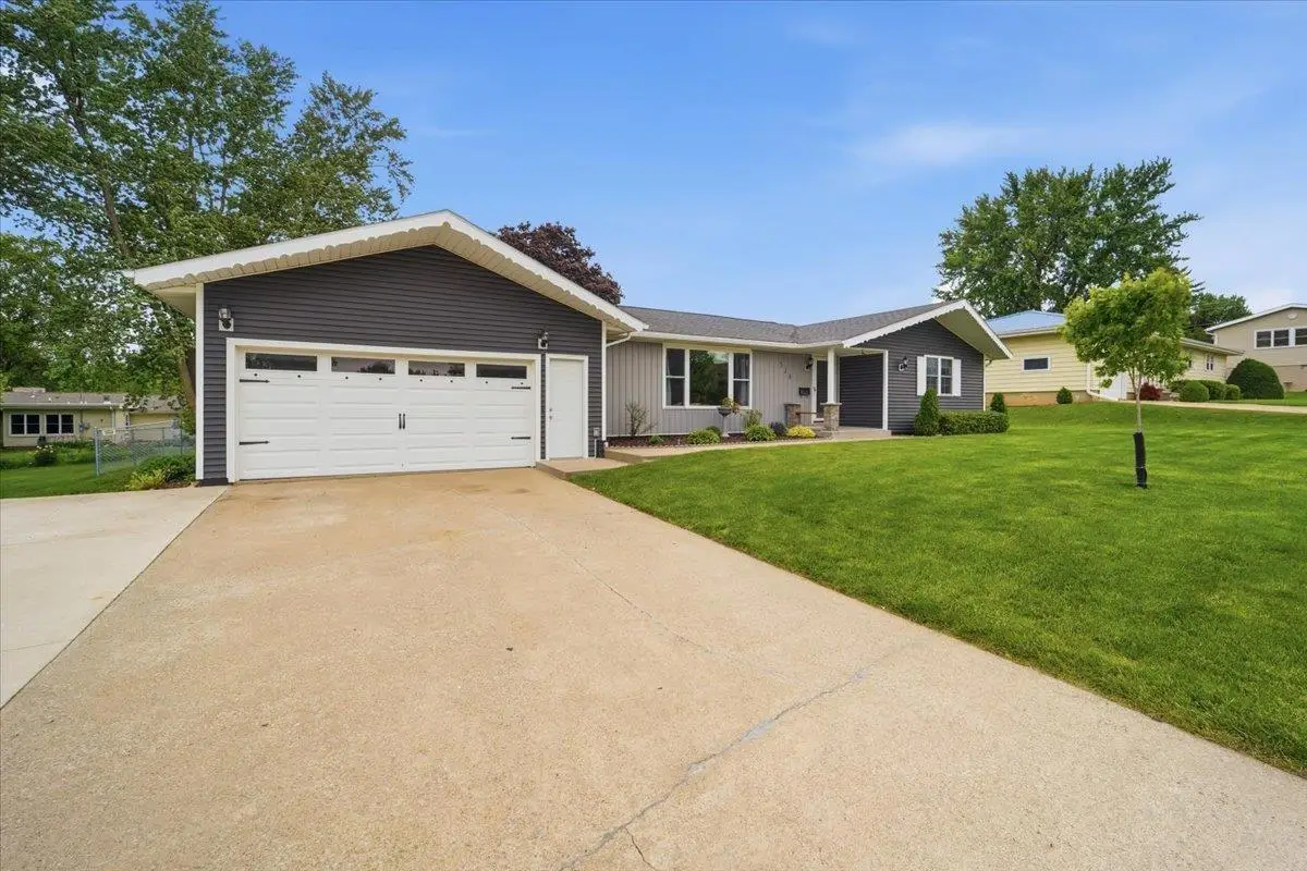 524 8th Ave Ne, Oelwein, IA 50662 - #1