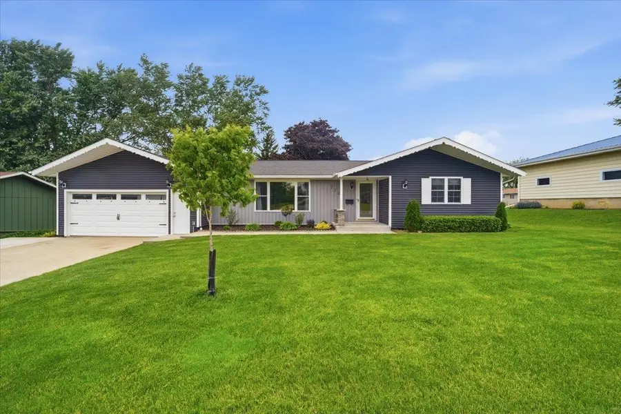 524 8th Ave Ne, Oelwein, IA 50662 - #2