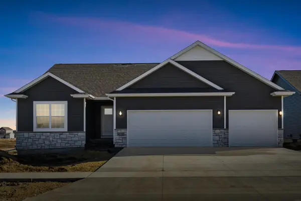 2813 Amber Valley Road, Cedar Falls, IA 50613