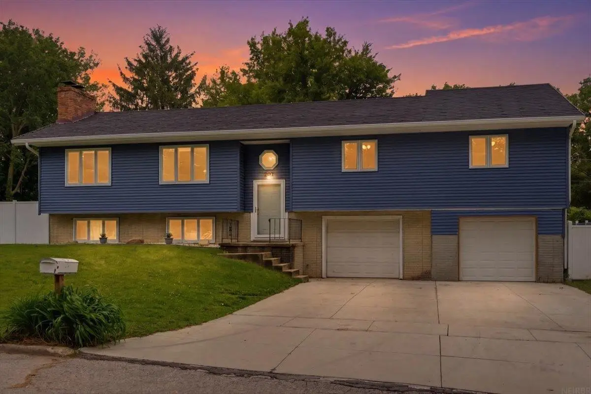 307 Lambeth Road, Waterloo, IA 50701 - #1