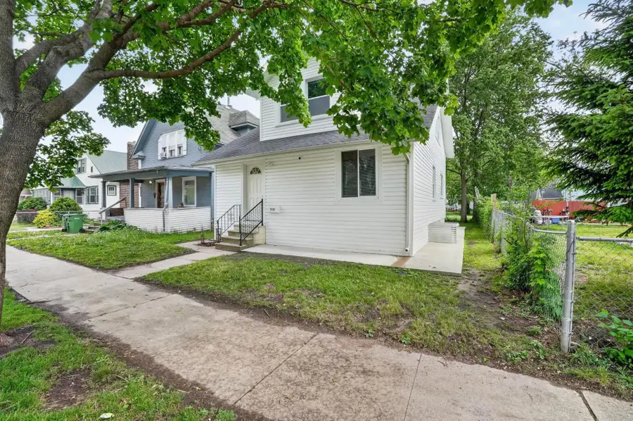 510 Courtland Street, Waterloo, IA 50703 - #3