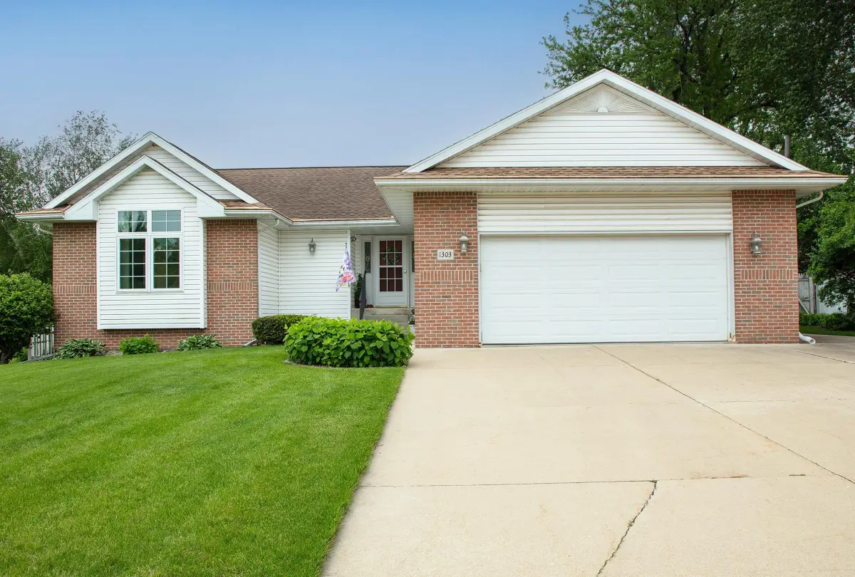 1303 Orchard Dr, Cedar Falls, IA 50613 - #1