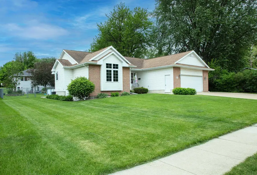 1303 Orchard Dr, Cedar Falls, IA 50613 - #3