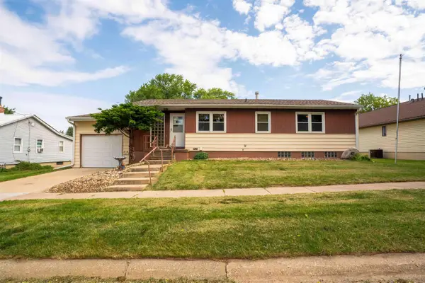 1203 L Avenue, Grundy Center, IA 50638