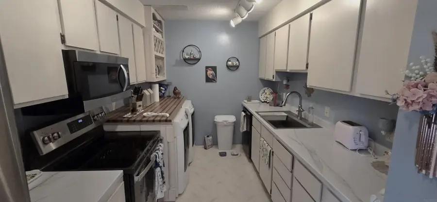 227 Southbrooke Drive #5, Waterloo, IA 50702 - #2