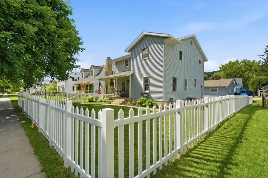 716 Decorah Avenue, Decorah, IA 52101 - #2
