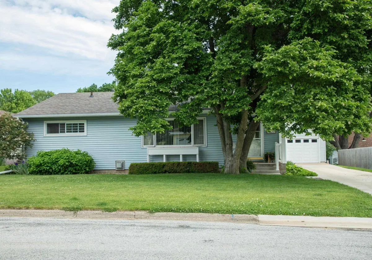1826 2nd Ave Nw, Waverly, IA 50677 - #1
