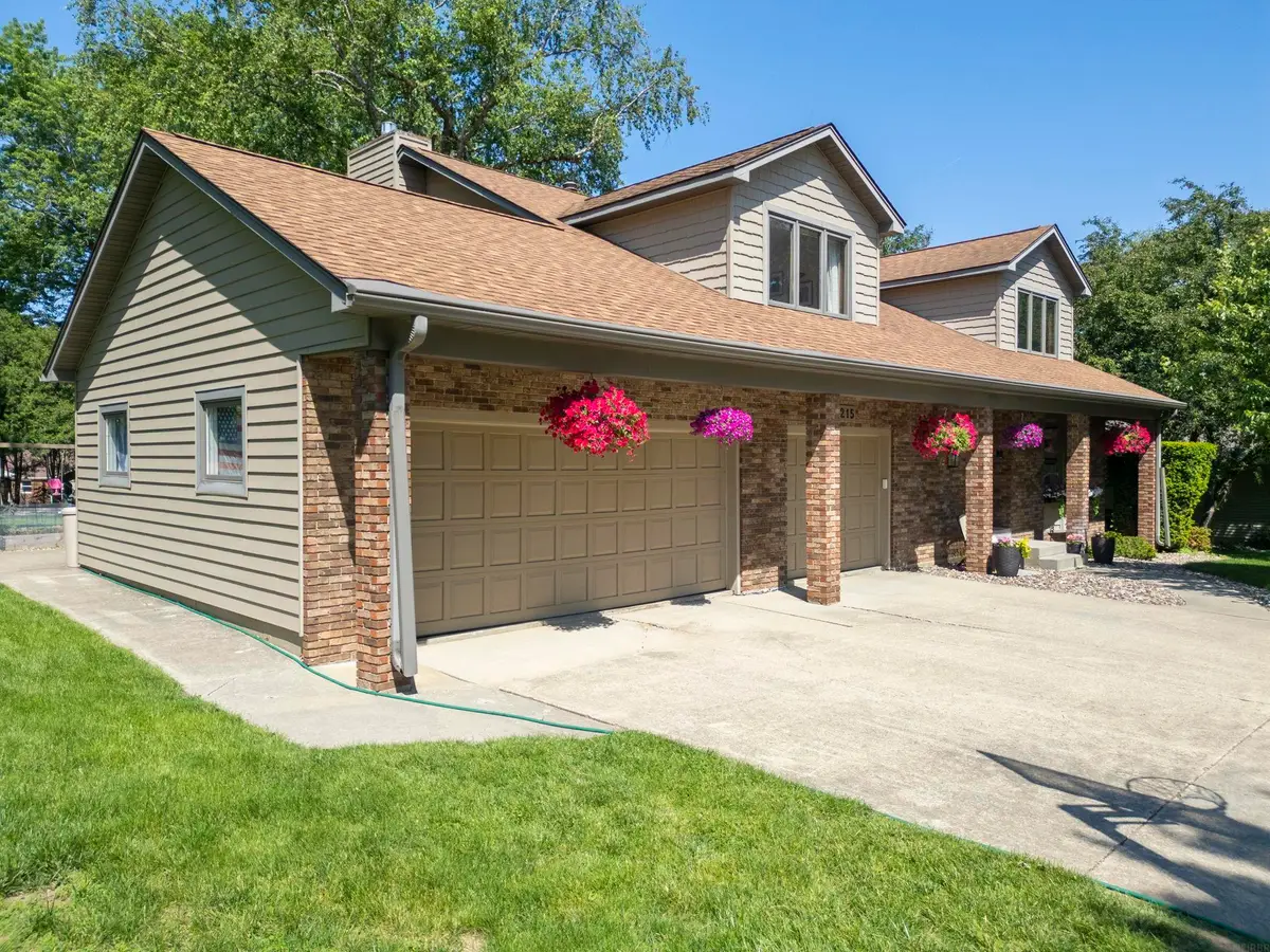 2215 Minnetonka Drive, Cedar Falls, IA 50613 - #1