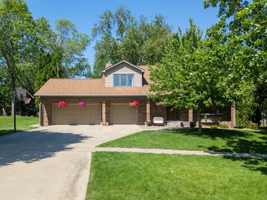 2215 Minnetonka Drive, Cedar Falls, IA 50613 - #2