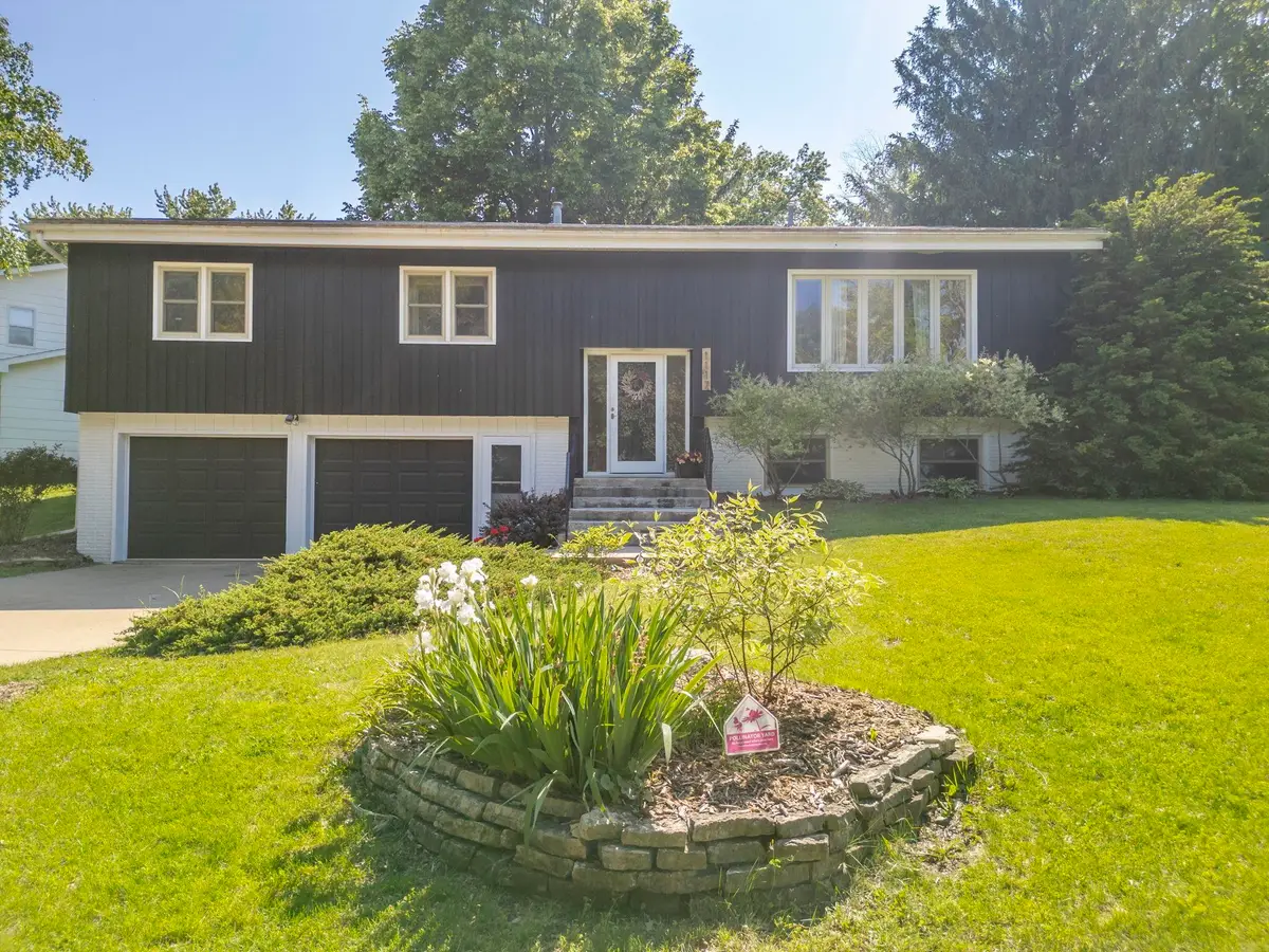 1117 Woodring Drive, Waverly, IA 50677 - #1