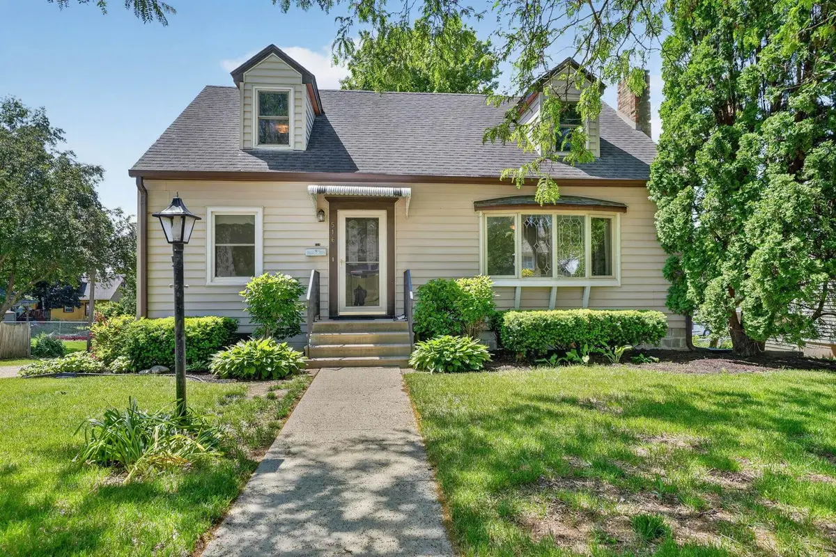 516 W 18th Street, Cedar Falls, IA 50613 - #1