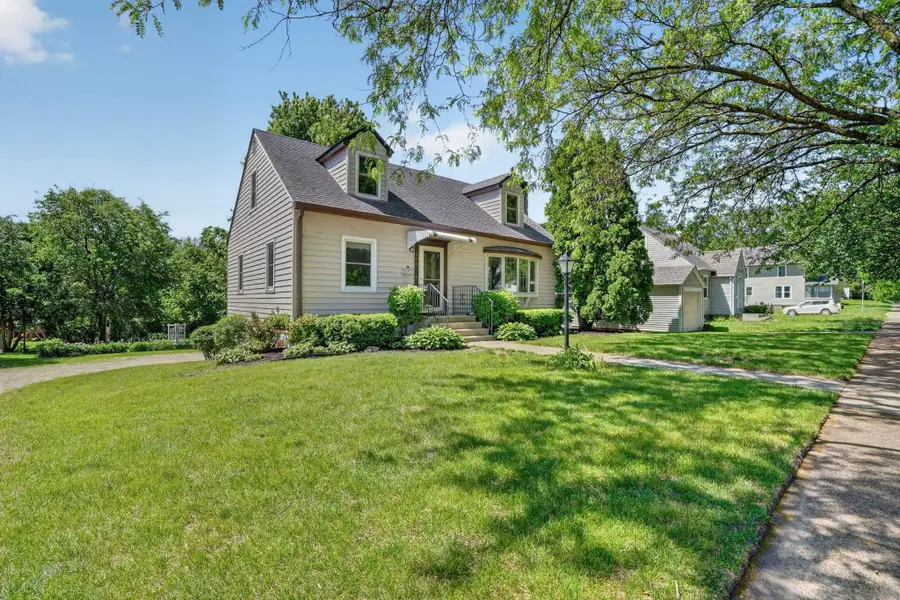 516 W 18th Street, Cedar Falls, IA 50613 - #2